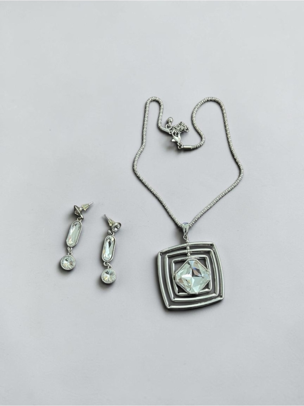 Elegant Twirling Silver Necklace and Earring Set